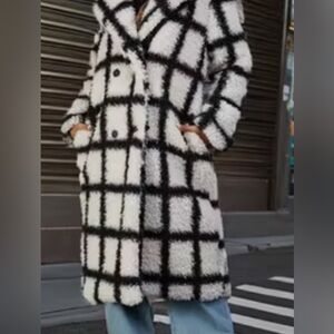 2 left! Host pick! New !super plush hooded Black and Cream Checkered coat